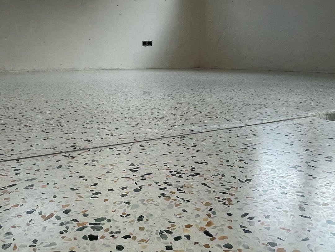 Chi tiết bề mặt terrazzo sau mài và đánh bóng