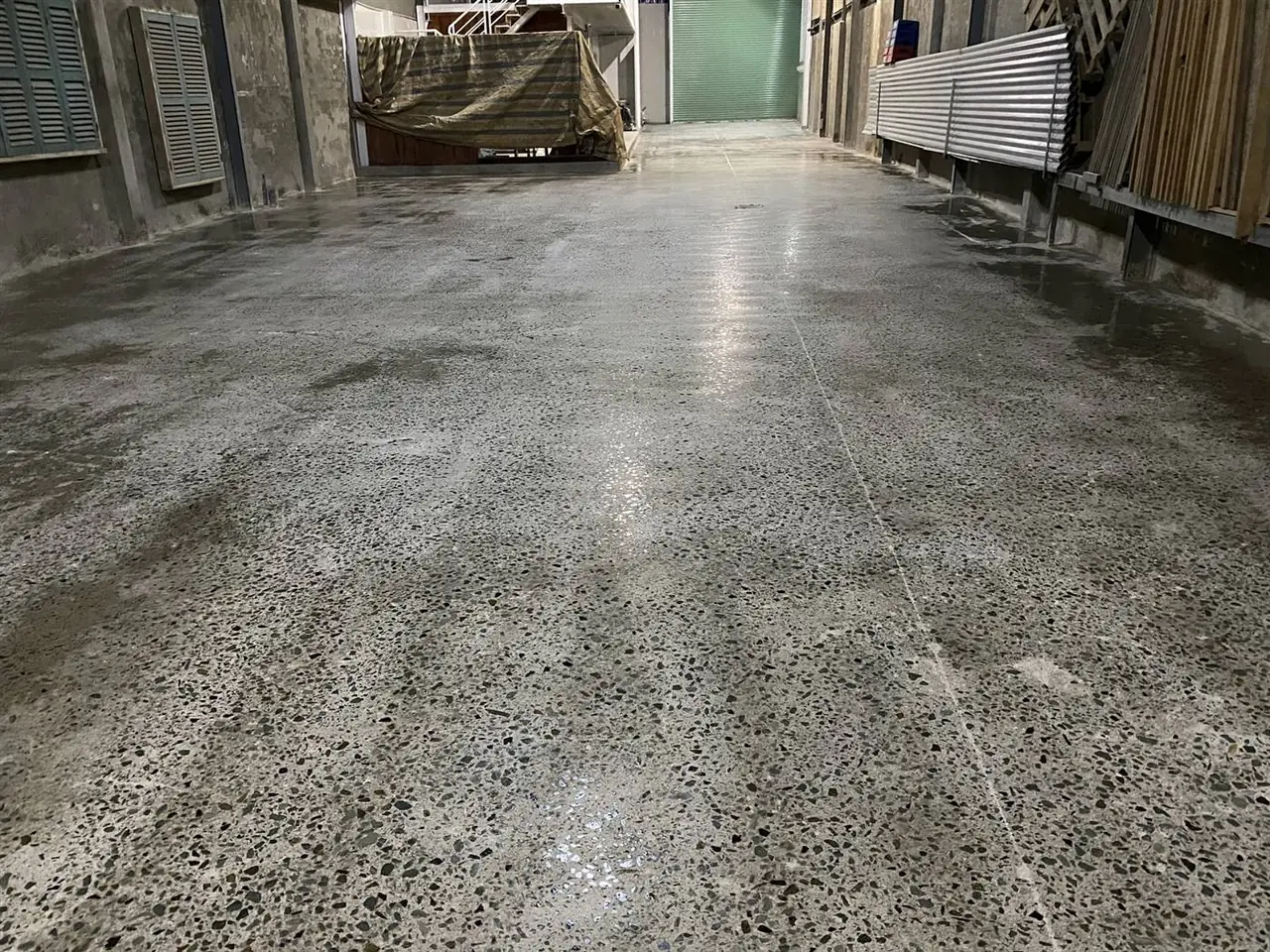 Bề mặt bê tông mài lộ hạt sau hoàn thiện